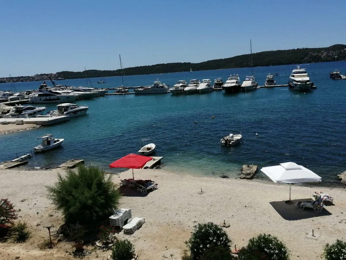 Apartments Amor Trogir 0*,